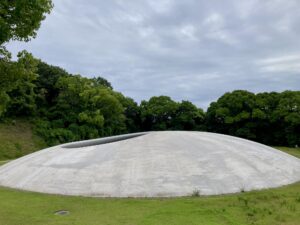 豊島美術館