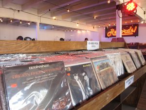 コーチェラ−レコードショップ（店内）