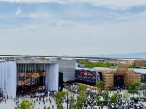 大阪・関西万博、アメリカ〜フランス館（昼間）