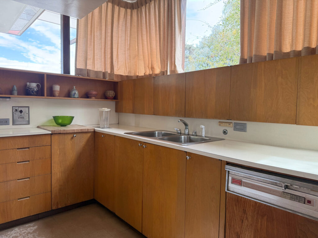 Neutra VDL House(2Fキッチン)