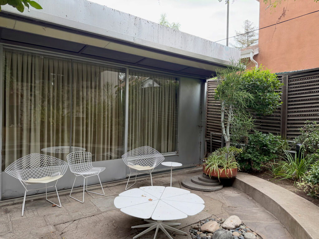 Neutra VDL House(中庭)
