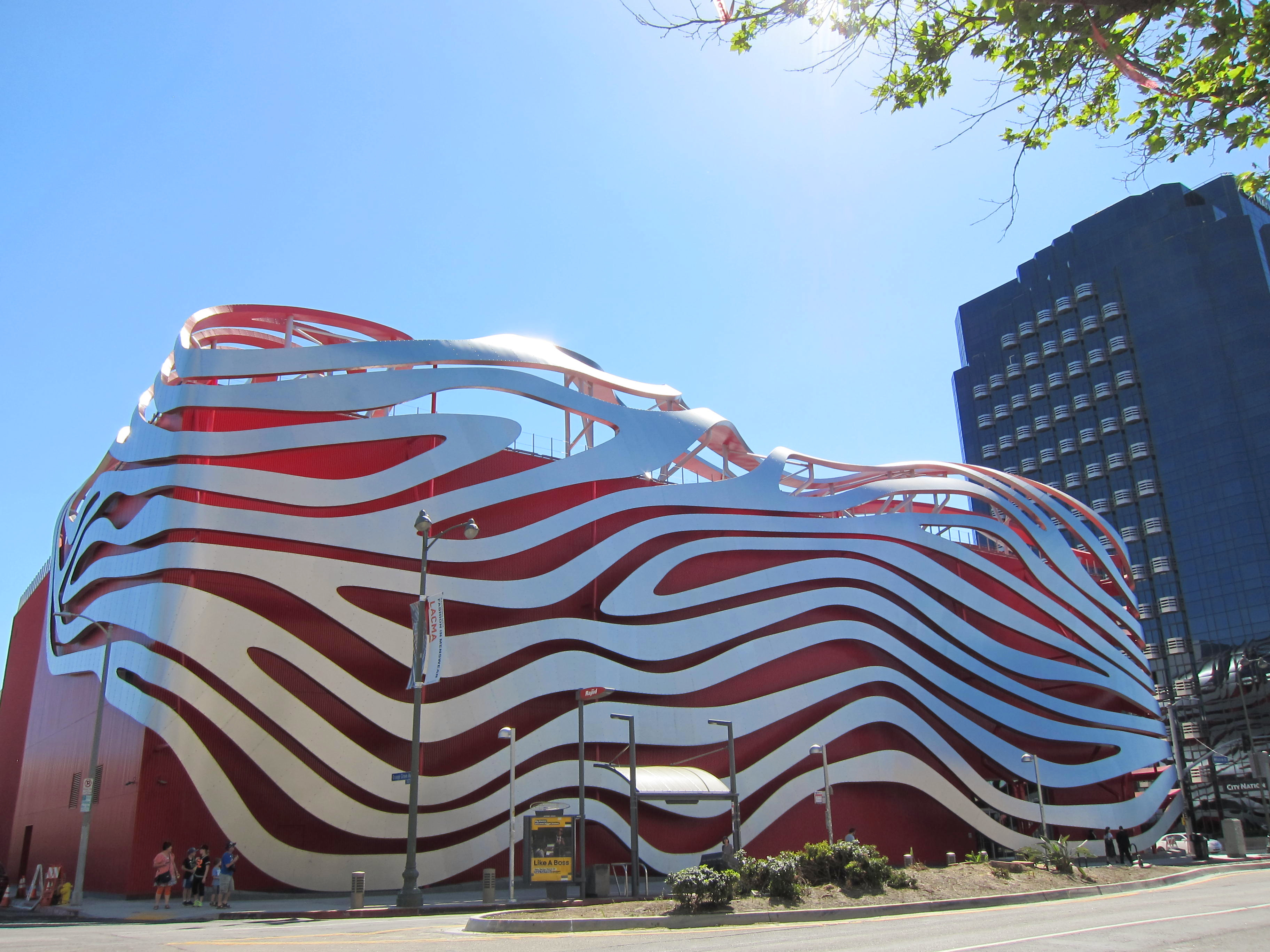 Petersen Automotive Musuem外観